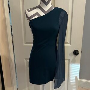 Elegant One-Shoulder Green dress. Size S